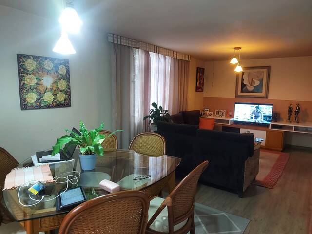 #542 - Apartamento para Venda em Curitiba - PR